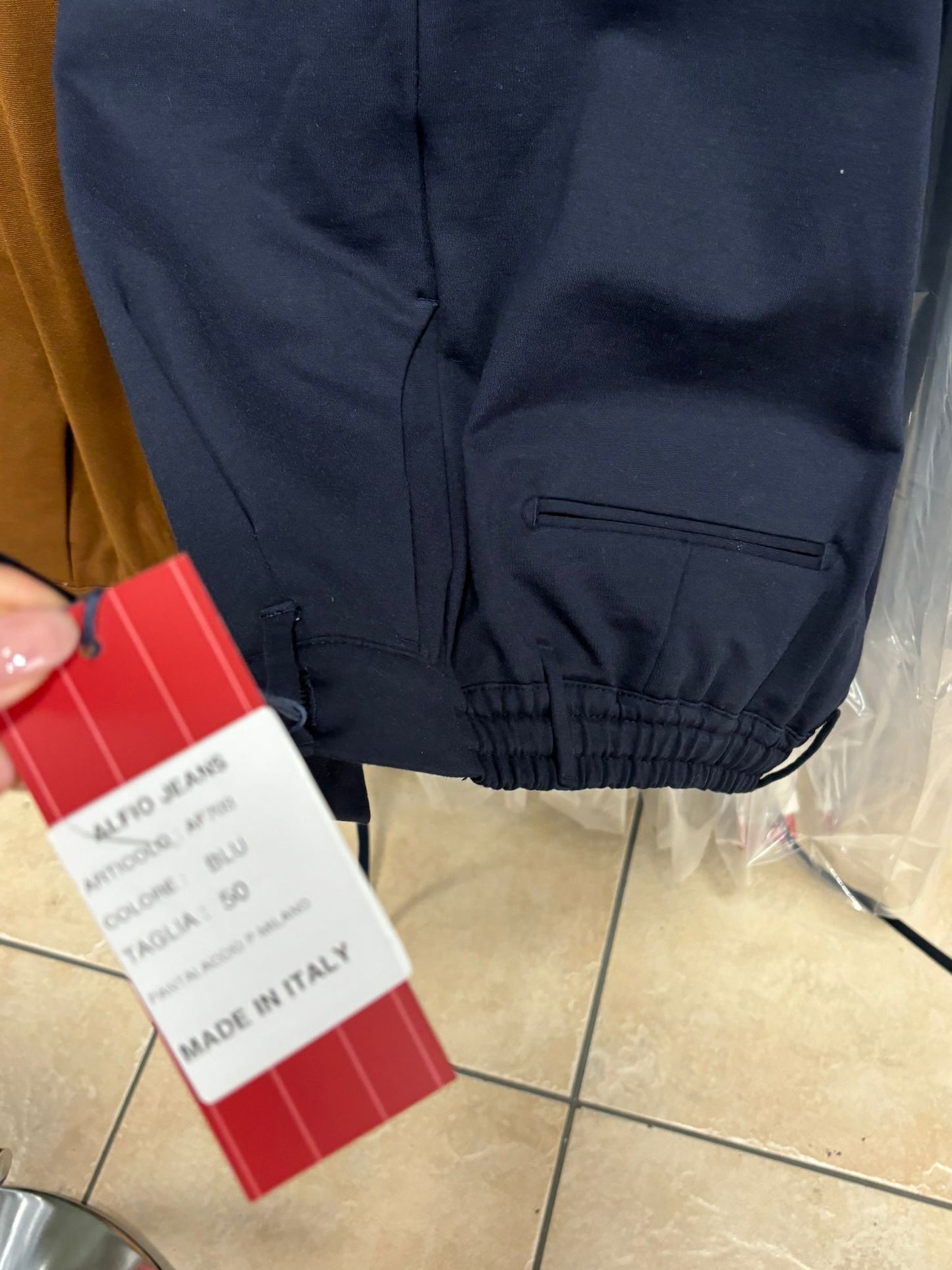 Pantaloni modello Pantalaccio elasticizzato in Punto Milano