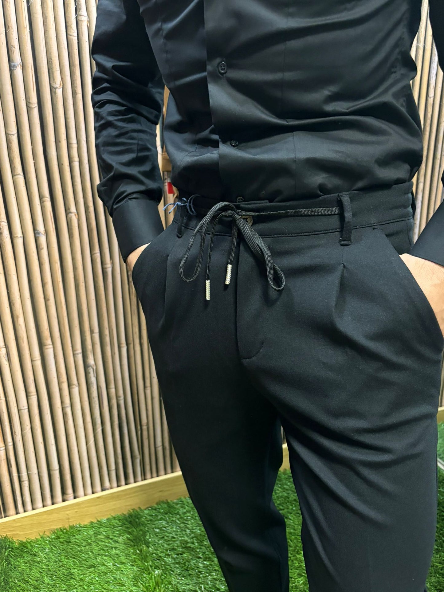 Pantaloni modello Pantalaccio elasticizzato in Punto Milano