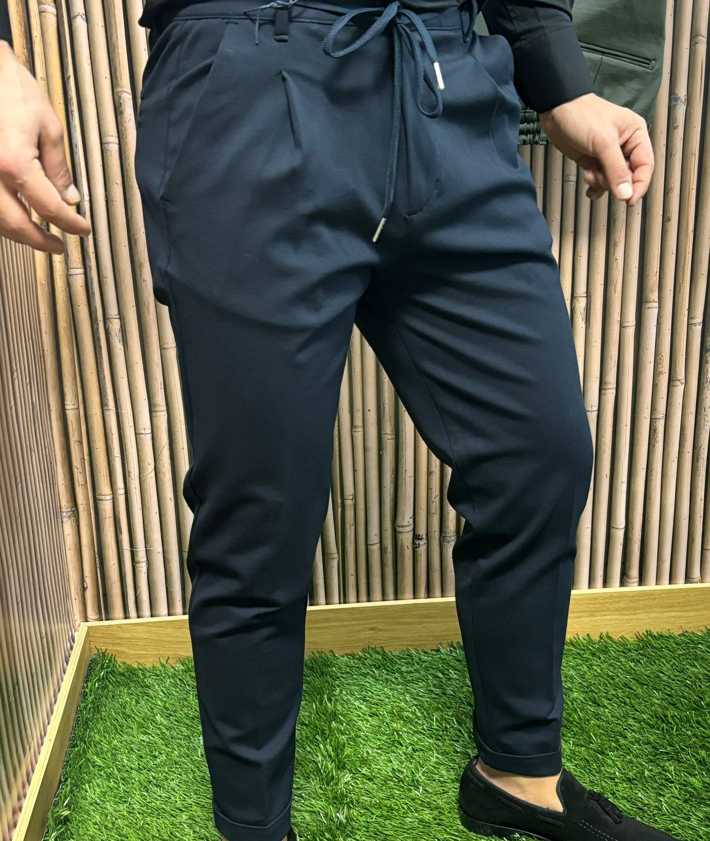 Pantaloni modello Pantalaccio elasticizzato in Punto Milano