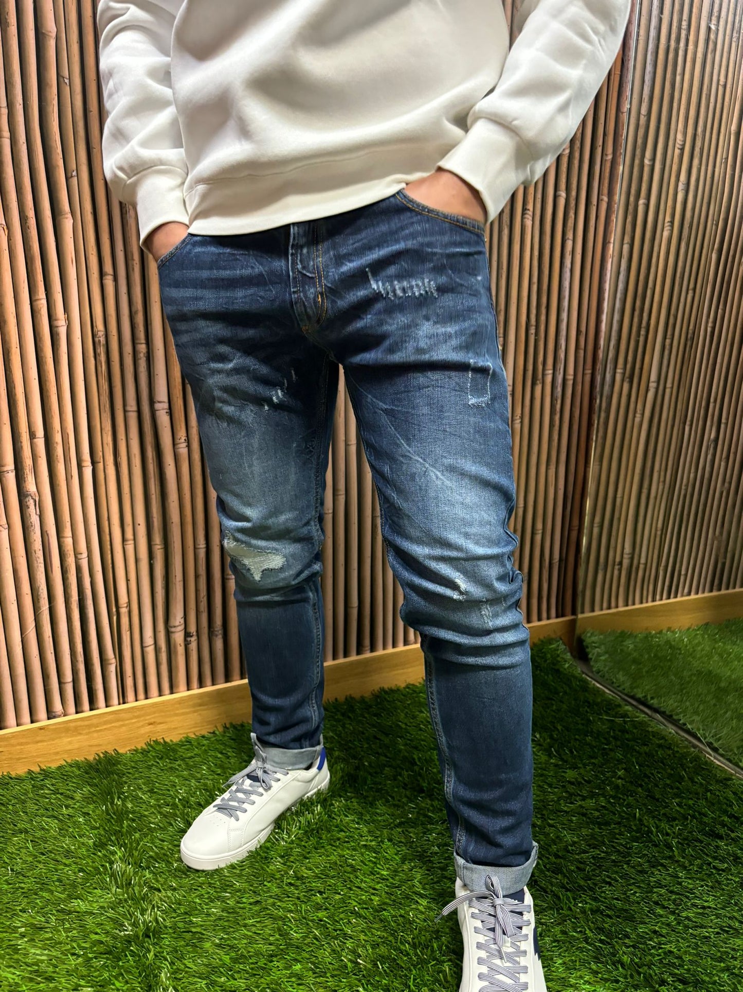 Jeans linea slim fit effetto slavato