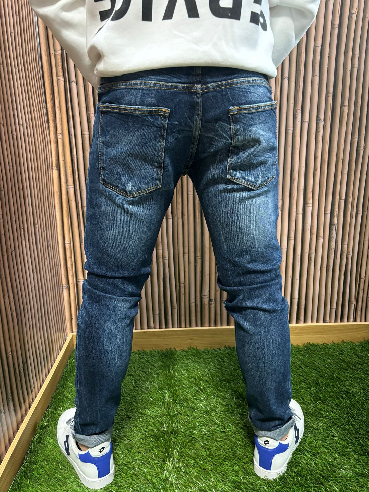 Jeans linea slim fit effetto slavato