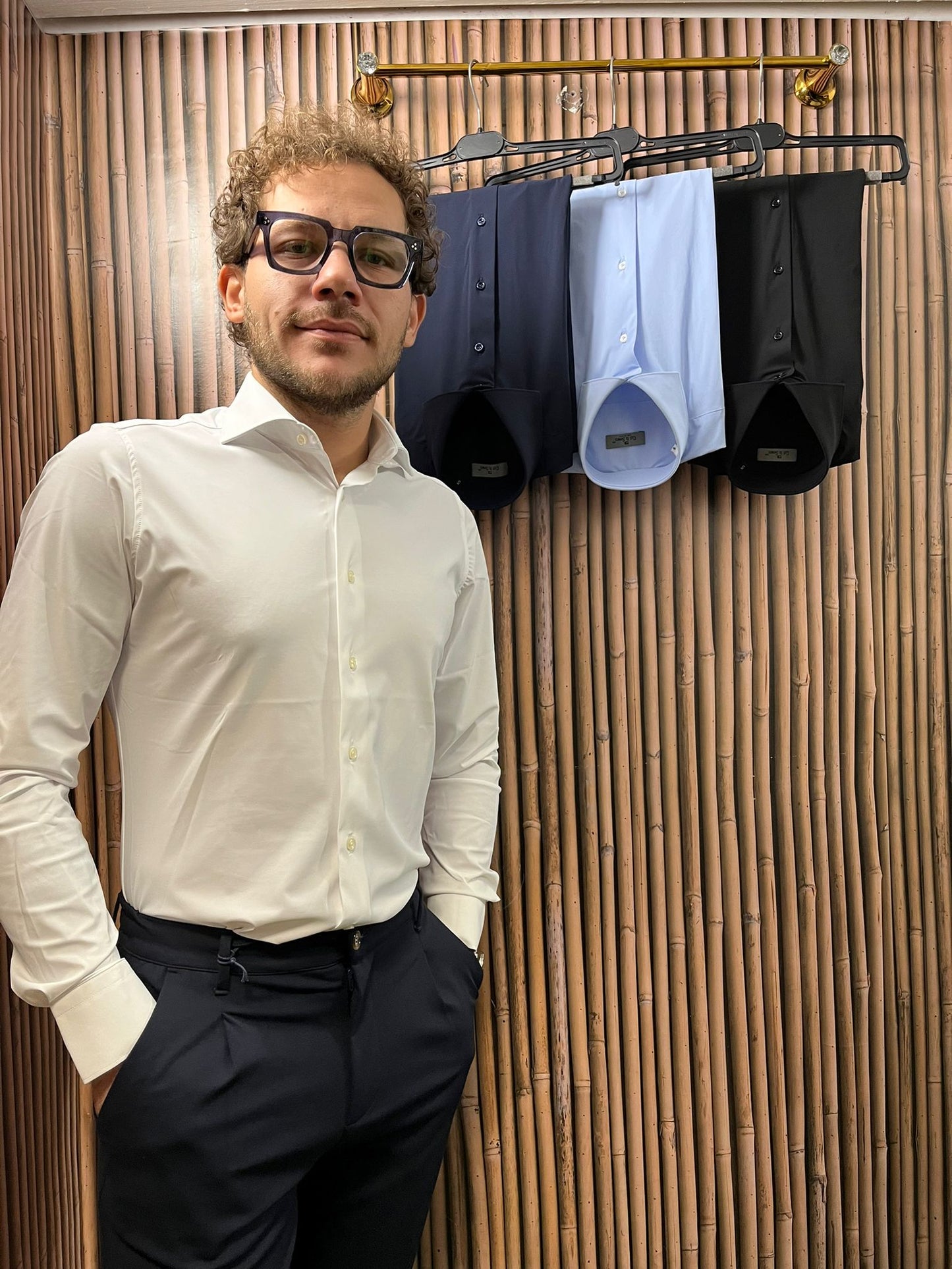 Camicia performance elasticizzata con collo francese
