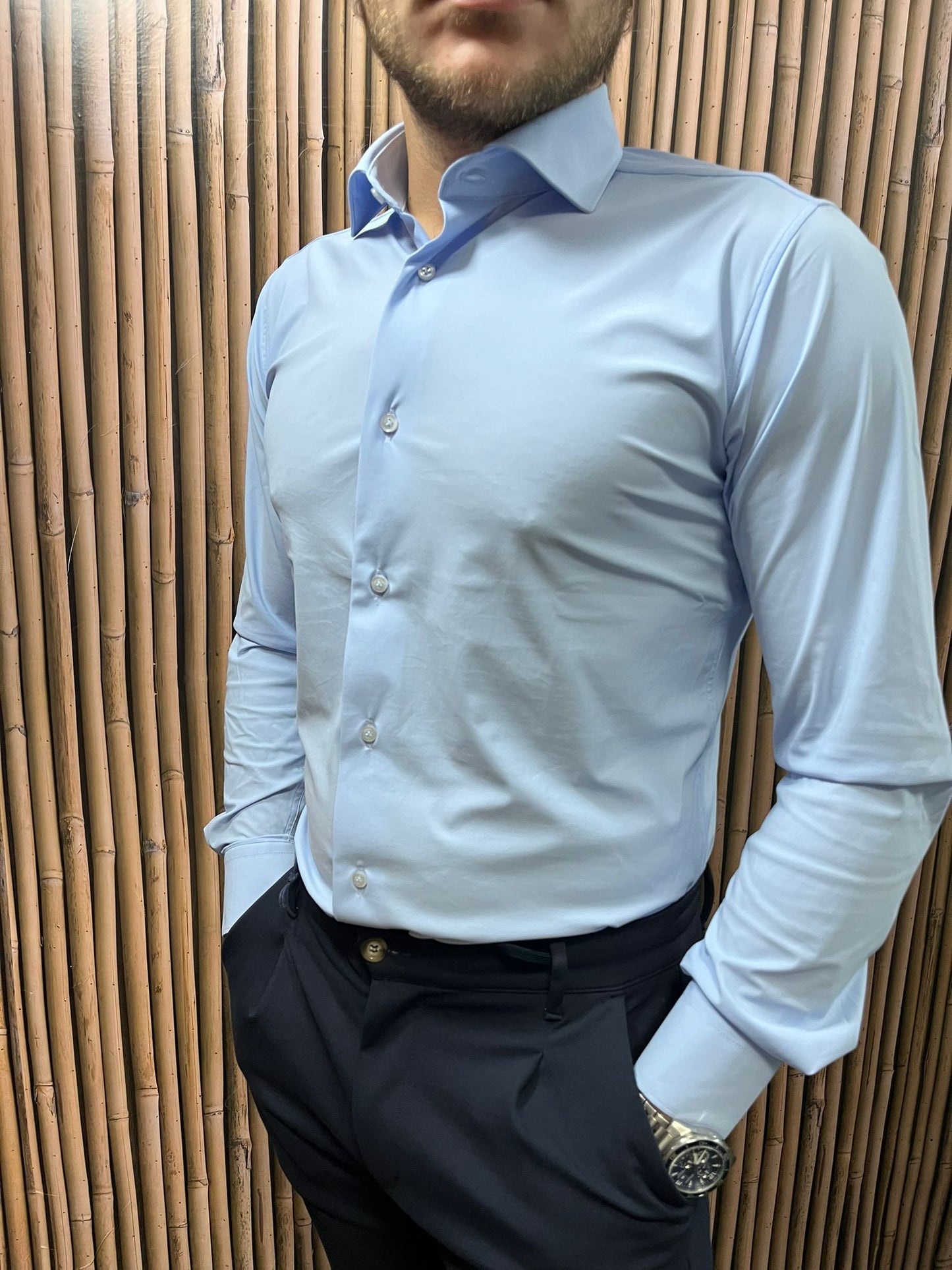 Camicia performance elasticizzata con collo francese