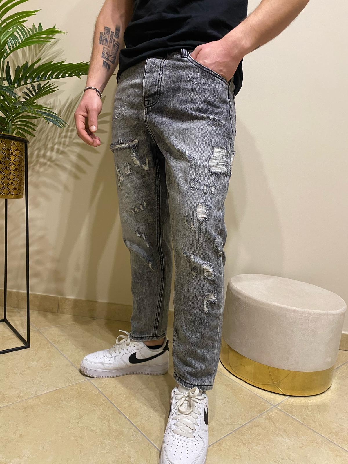 Jeans grigio con strappi
