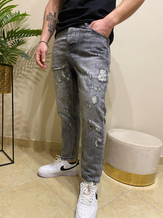 Jeans grigio con strappi
