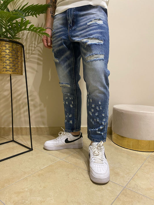 Jeans chiaro con strappi